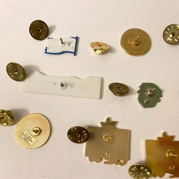 Vintage Lot of 11 Assorted Pins CNE Winner Peg Cup Winnipeg Manitoba Canada Pins - Picture 10 of 11